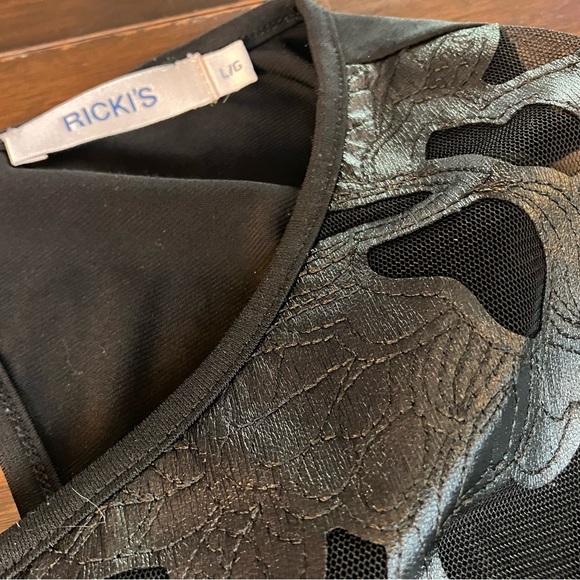 Ricki’s black sleeveless top with pattern Size L - Picture 5 of 5